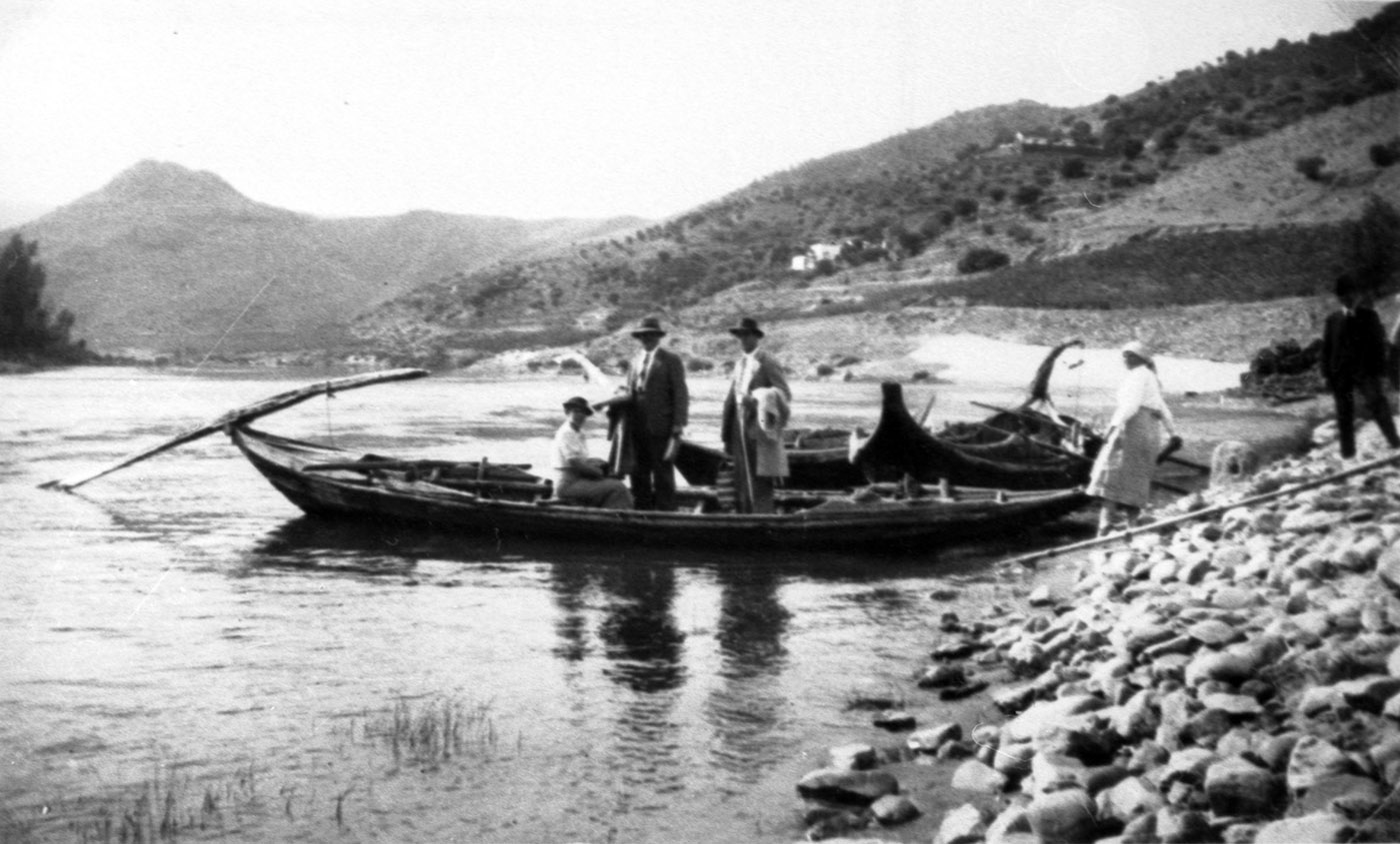 The twins, John and Ronald Symington arriving by boat at Senhora da Ribeira in the early 1930s.