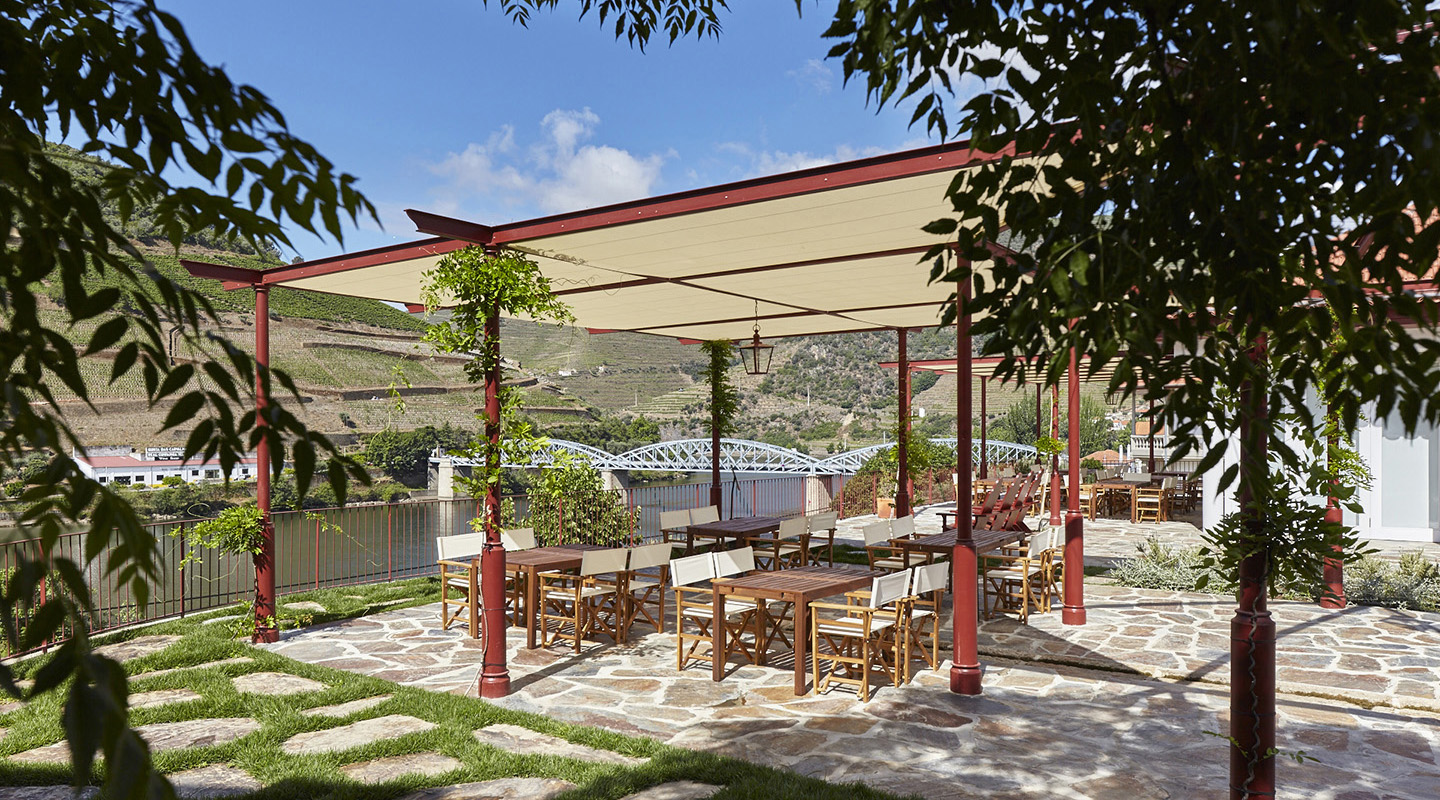 The inviting terrace with wonderful views over the River Douro and vineyards